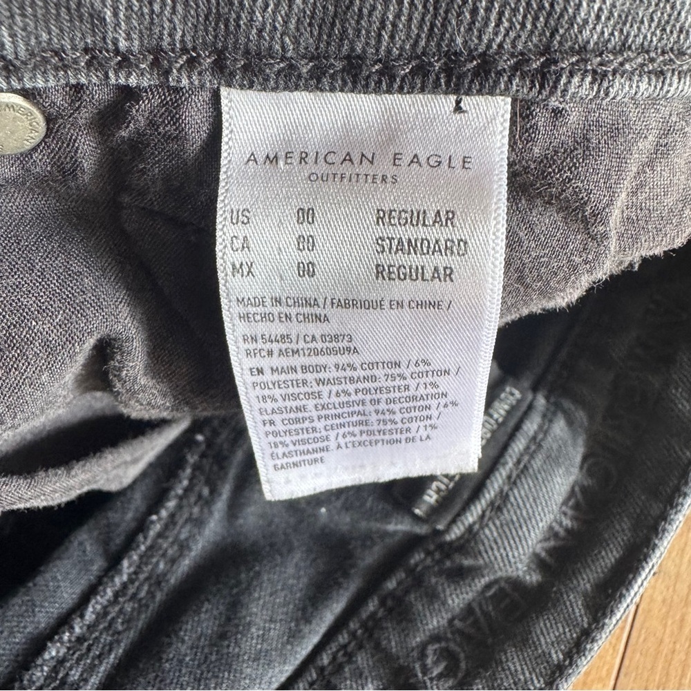 American Eagle Mom Jean Black Ripped Distressed Comfort Stretch Waistband Sz 00 - Picture 8 of 8